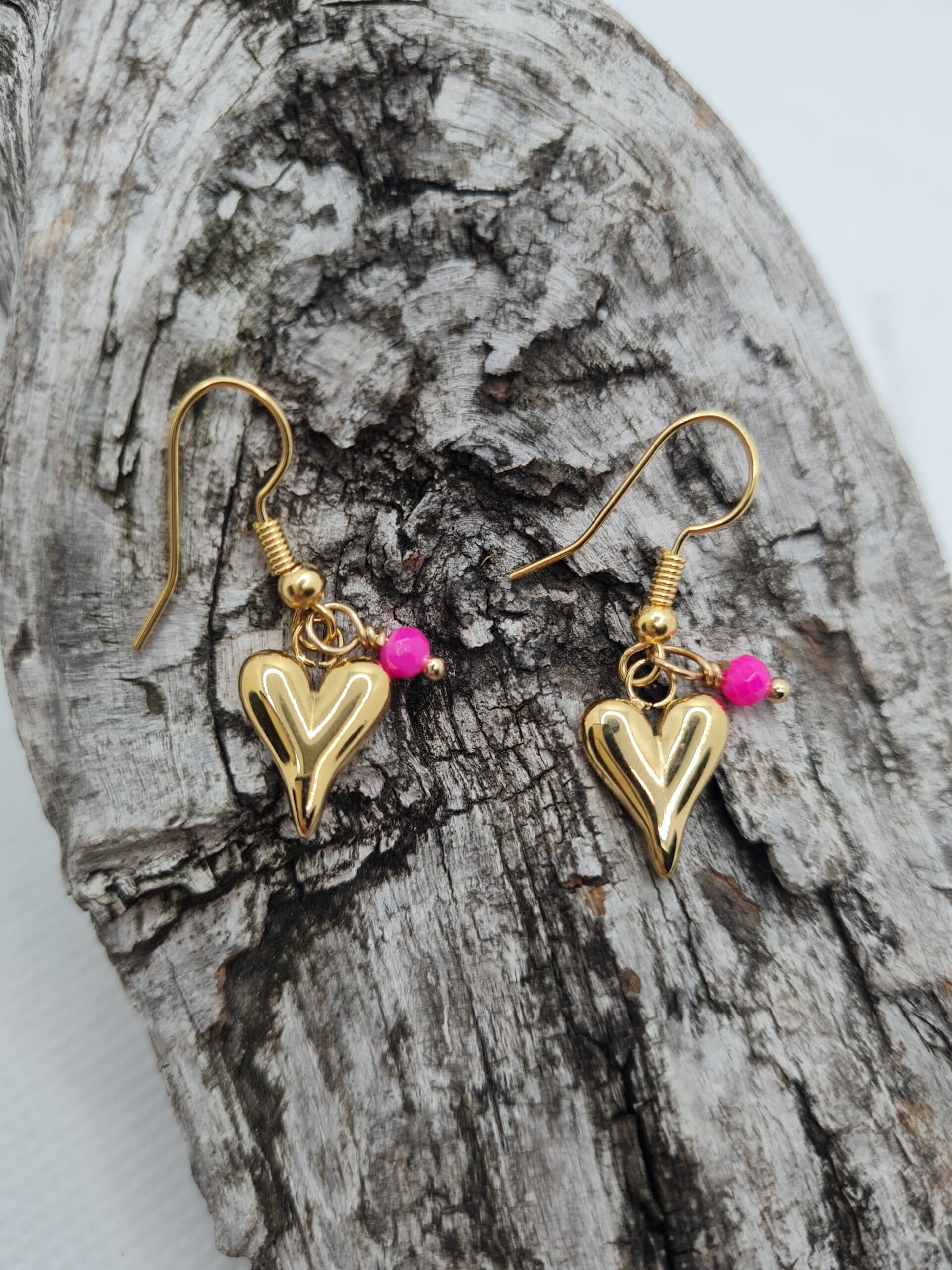 Oorbel goud met roze en hartje